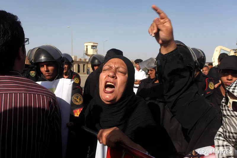 Egyptians Anti-Mubarak protester holding poster depicting youth killed during the uprising, reacts after a court sentenced deposed president Hosni Mubarak to life in prison, outside the police academy in Cairo, Egypt, 02...