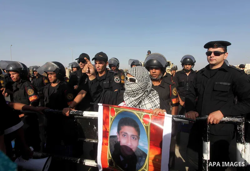 Egyptians Anti-Mubarak protester holding poster depicting youth killed during the uprising, reacts after a court sentenced deposed president Hosni Mubarak to life in prison, outside the police academy in Cairo, Egypt, 02...