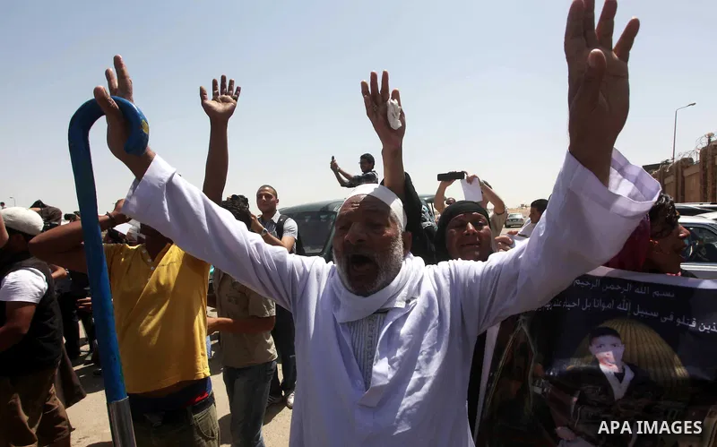 Egyptians Anti-Mubarak protester holding poster depicting youth killed during the uprising, reacts after a court sentenced deposed president Hosni Mubarak to life in prison, outside the police academy in Cairo, Egypt, 02...