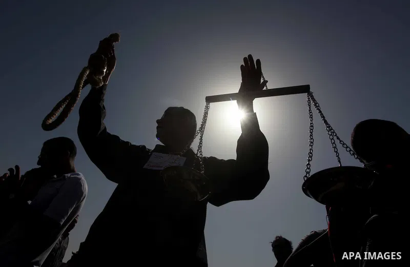 Egyptians Anti-Mubarak protester holding poster depicting youth killed during the uprising, reacts after a court sentenced deposed president Hosni Mubarak to life in prison, outside the police academy in Cairo, Egypt, 02...