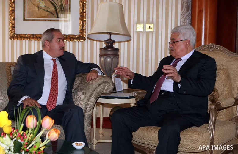 Palestinian President, Mahmoud Abbas (Abu Mazen) meets with Jordanian Foreign Minister Nasser Judeh in Qatar, June 2, 2012. Photo by Thaer Ganaim