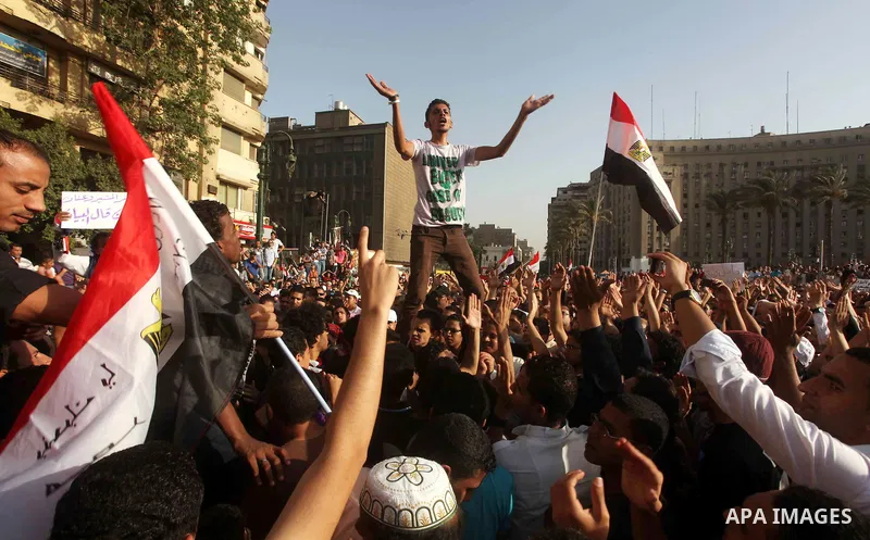 Egyptian anti-Mubarak protesters gather in Cairo's Tahrir square on June 02, 2012. Egypt's Muslim Brotherhood called for mass protests after a court sentenced ousted President Hosni Mubarak and his interior minister to l...