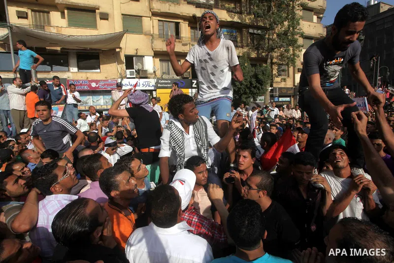 Egyptian anti-Mubarak protesters gather in Cairo's Tahrir square on June 02, 2012. Egypt's Muslim Brotherhood called for mass protests after a court sentenced ousted President Hosni Mubarak and his interior minister to l...