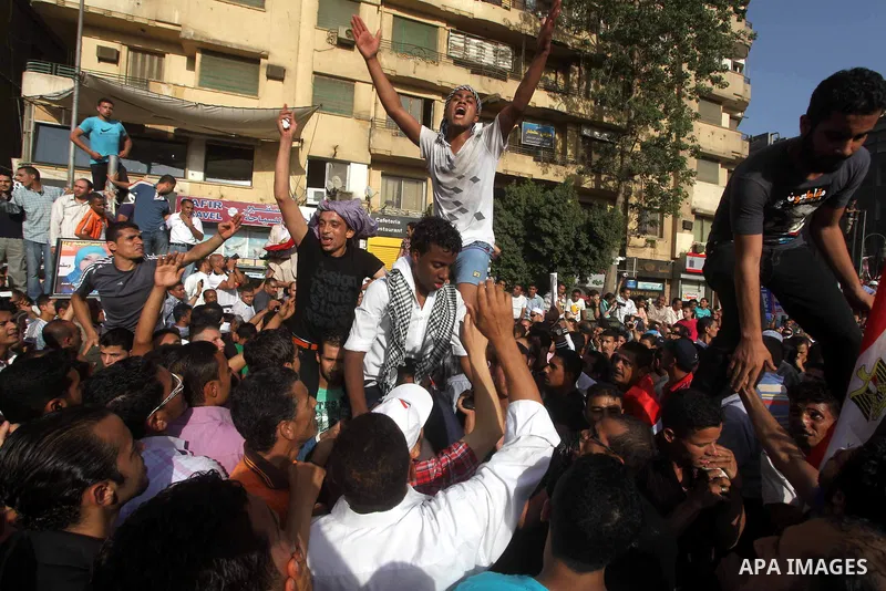 Egyptian anti-Mubarak protesters gather in Cairo's Tahrir square on June 02, 2012. Egypt's Muslim Brotherhood called for mass protests after a court sentenced ousted President Hosni Mubarak and his interior minister to l...