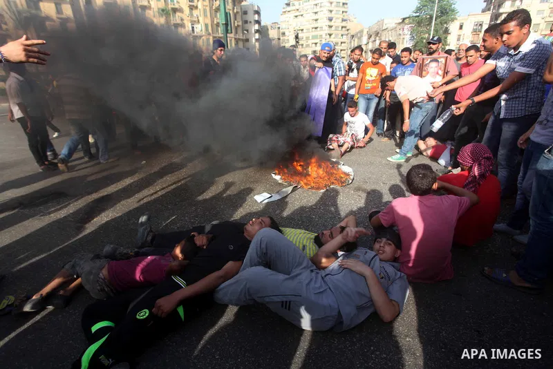 Egyptian anti-Mubarak protesters gather in Cairo's Tahrir square on June 02, 2012. Egypt's Muslim Brotherhood called for mass protests after a court sentenced ousted President Hosni Mubarak and his interior minister to l...