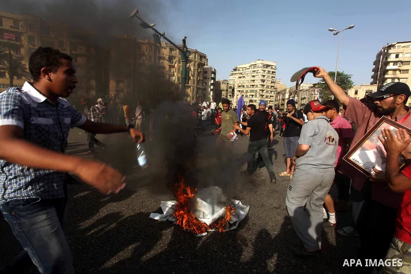 Egyptian anti-Mubarak protesters gather in Cairo's Tahrir square on June 02, 2012. Egypt's Muslim Brotherhood called for mass protests after a court sentenced ousted President Hosni Mubarak and his interior minister to l...
