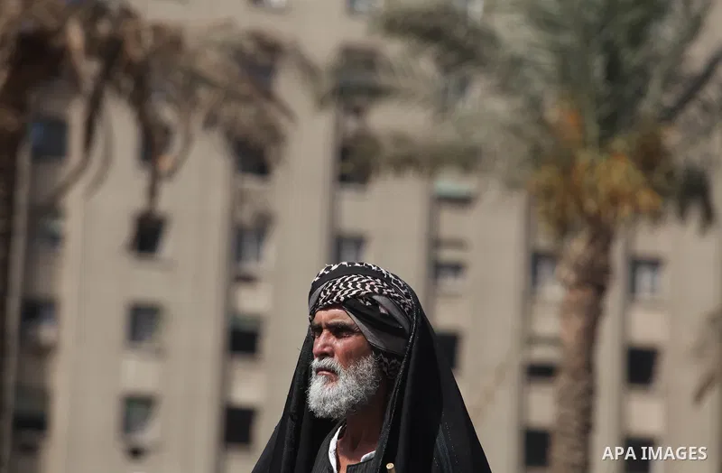 Egyptian protesters gather in Cairo's landmark Tahrir Square on June 3, 2012. Hundreds of demonstrators are occupying Tahrir Square after a court sentenced ousted president Hosni Mubarak and his interior minister Habib a...