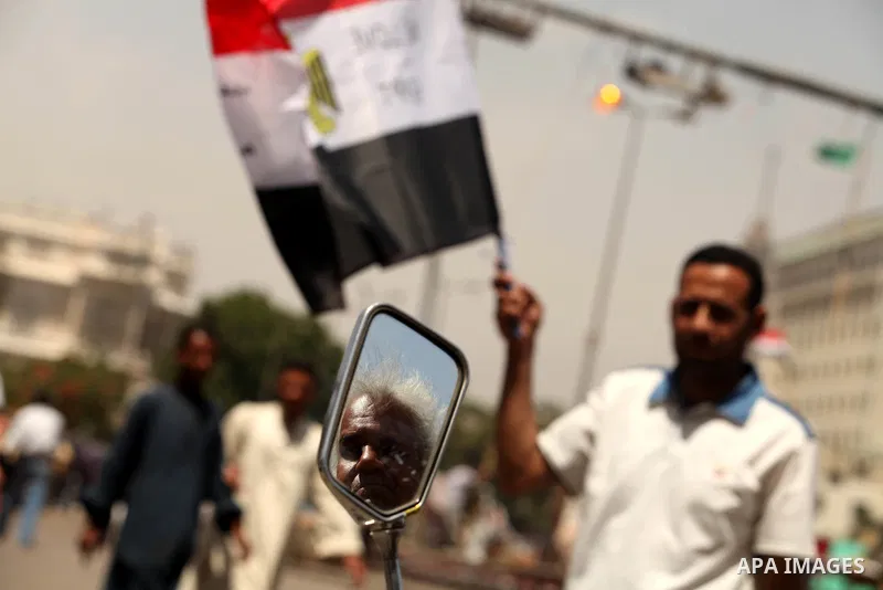 Egyptian protesters gather in Cairo's landmark Tahrir Square on June 3, 2012. Hundreds of demonstrators are occupying Tahrir Square after a court sentenced ousted president Hosni Mubarak and his interior minister Habib a...