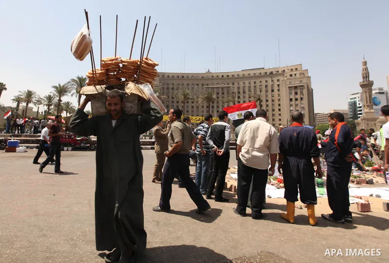 Egyptian protesters gather in Cairo's landmark Tahrir Square on June 3, 2012. Hundreds of demonstrators are occupying Tahrir Square after a court sentenced ousted president Hosni Mubarak and his interior minister Habib a...