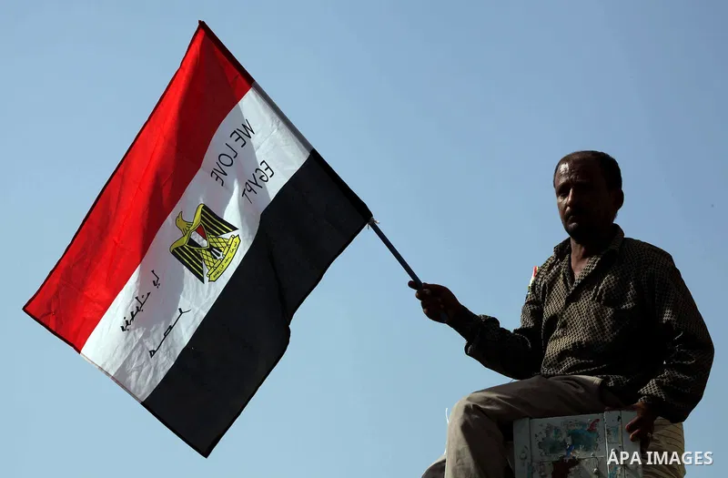 Egyptian protesters demonstrate a day after a court sentenced deposed president Hosni Mubarak to life in prison, at Tahrir Square in Cairo June 3, 2012. Egyptian pro-democracy campaigners called for a new uprising on Sun...