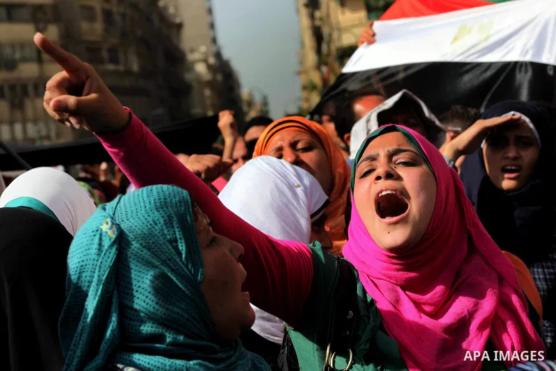 Egyptian protesters demonstrate a day after a court sentenced deposed president Hosni Mubarak to life in prison, at Tahrir Square in Cairo June 3, 2012. Egyptian pro-democracy campaigners called for a new uprising on Sun...