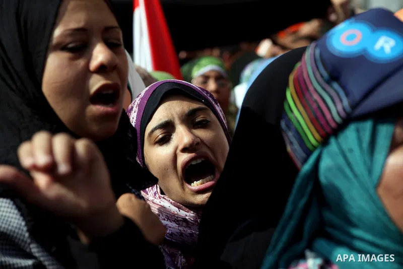 Egyptian protesters demonstrate a day after a court sentenced deposed president Hosni Mubarak to life in prison, at Tahrir Square in Cairo June 3, 2012. Egyptian pro-democracy campaigners called for a new uprising on Sun...