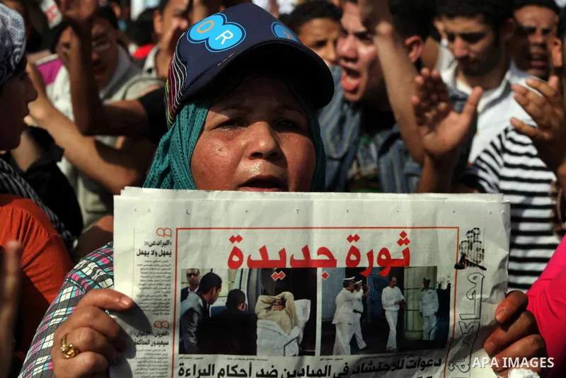 Egyptian protesters demonstrate a day after a court sentenced deposed president Hosni Mubarak to life in prison, at Tahrir Square in Cairo June 3, 2012. Egyptian pro-democracy campaigners called for a new uprising on Sun...