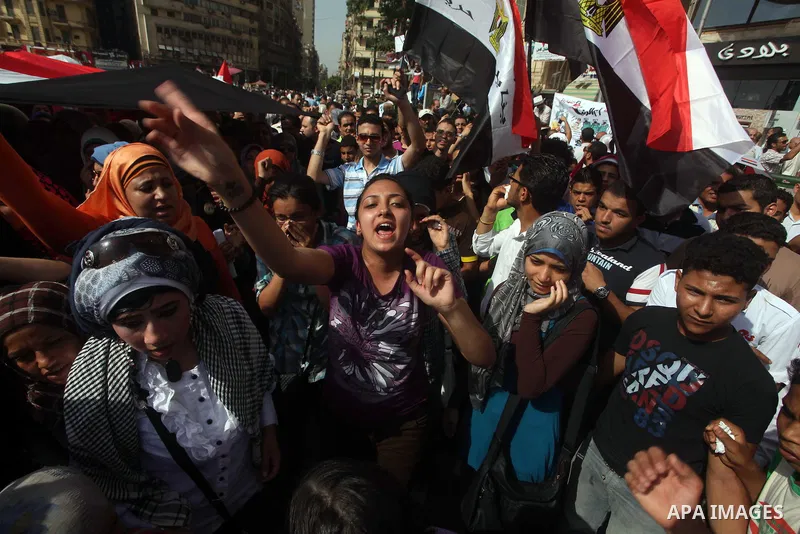 Egyptian protesters demonstrate a day after a court sentenced deposed president Hosni Mubarak to life in prison, at Tahrir Square in Cairo June 3, 2012. Egyptian pro-democracy campaigners called for a new uprising on Sun...