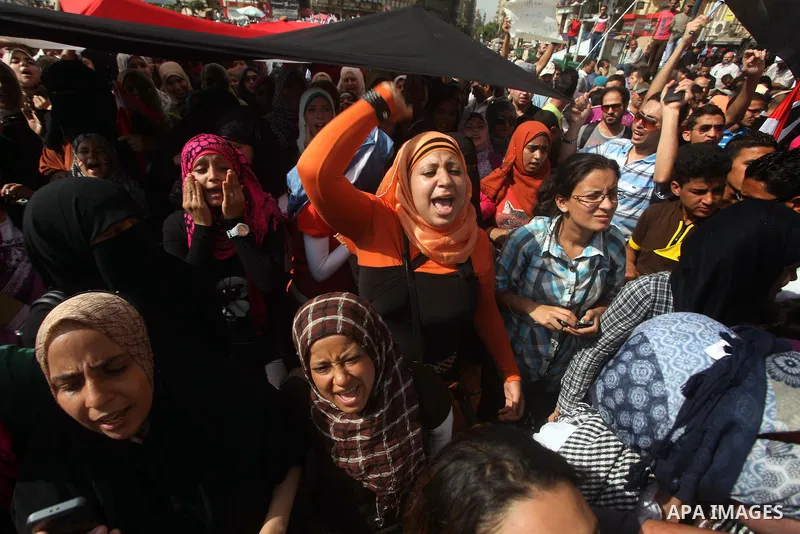 Egyptian protesters demonstrate a day after a court sentenced deposed president Hosni Mubarak to life in prison, at Tahrir Square in Cairo June 3, 2012. Egyptian pro-democracy campaigners called for a new uprising on Sun...