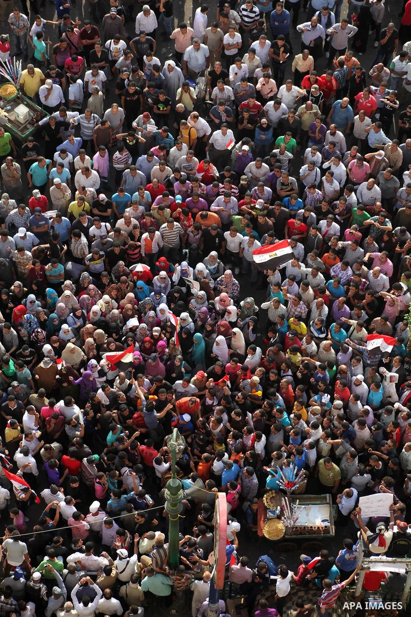 Egyptian protesters demonstrate a day after a court sentenced deposed president Hosni Mubarak to life in prison, at Tahrir Square in Cairo June 3, 2012. Egyptian pro-democracy campaigners called for a new uprising on Sun...