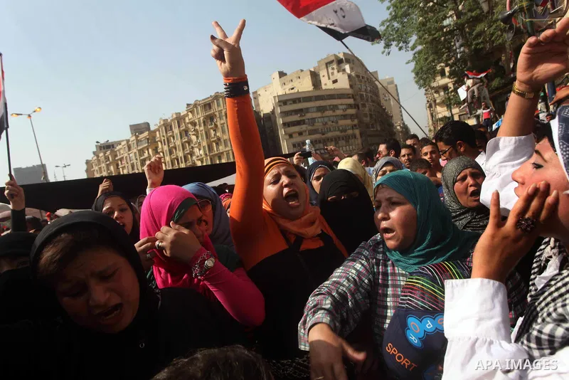 Egyptian protesters demonstrate a day after a court sentenced deposed president Hosni Mubarak to life in prison, at Tahrir Square in Cairo June 3, 2012. Egyptian pro-democracy campaigners called for a new uprising on Sun...