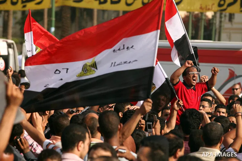 Egyptian protesters demonstrate a day after a court sentenced deposed president Hosni Mubarak to life in prison, at Tahrir Square in Cairo June 3, 2012. Egyptian pro-democracy campaigners called for a new uprising on Sun...