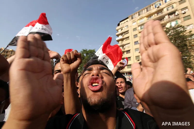Egyptian protesters demonstrate a day after a court sentenced deposed president Hosni Mubarak to life in prison, at Tahrir Square in Cairo June 3, 2012. Egyptian pro-democracy campaigners called for a new uprising on Sun...