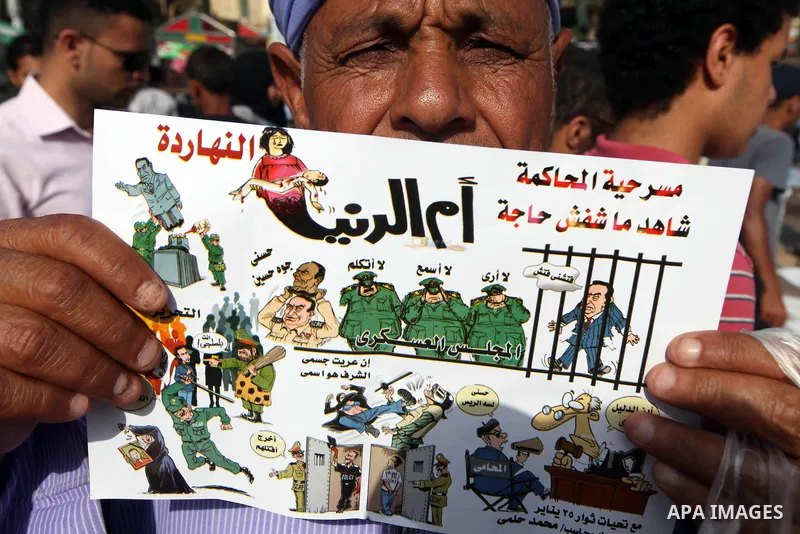 Egyptian protesters demonstrate a day after a court sentenced deposed president Hosni Mubarak to life in prison, at Tahrir Square in Cairo June 3, 2012. Egyptian pro-democracy campaigners called for a new uprising on Sun...
