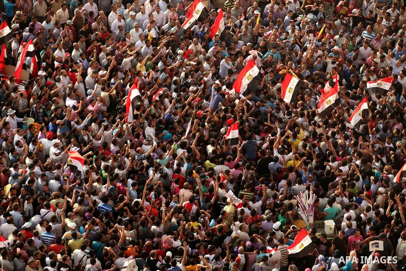 Egyptian protesters demonstrate a day after a court sentenced deposed president Hosni Mubarak to life in prison, at Tahrir Square in Cairo June 3, 2012. Egyptian pro-democracy campaigners called for a new uprising on Sun...