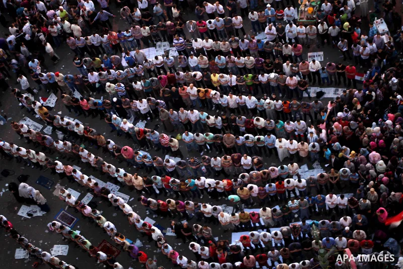 Protesters pray during a protest at Tahrir square in Cairo June 3, 2012. Egyptian pro-democracy campaigners called for a new uprising on Sunday, enraged that a court had spared former leader Hosni Mubarak his life over t...