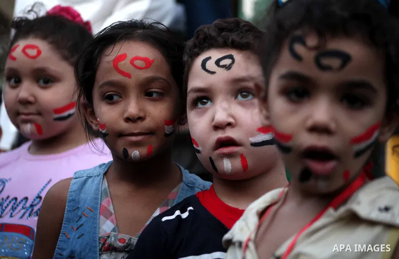 Egyptian protesters demonstrate a day after a court sentenced deposed president Hosni Mubarak to life in prison, at Tahrir Square in Cairo June 3, 2012. Egyptian pro-democracy campaigners called for a new uprising on Sun...