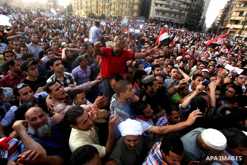 Egyptian protesters demonstrate a day after a court sentenced deposed president Hosni Mubarak to life in prison, at Tahrir Square in Cairo June 3, 2012. Egyptian pro-democracy campaigners called for a new uprising on Sun...