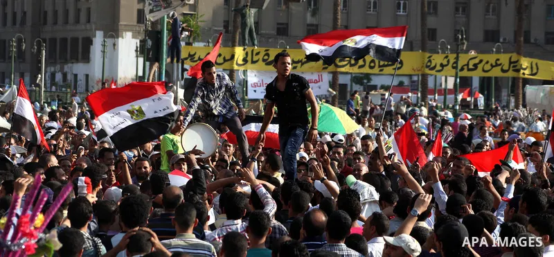 Egyptian protesters shout slogans against former President Hosni Mubarak and his aides during the third day of protests after the announcement of the verdict in their trial, in Tahrir square, Cairo, Egypt, 04 June 2012....