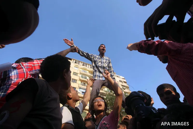 Egyptian protesters shout slogans against former President Hosni Mubarak and his aides during the third day of protests after the announcement of the verdict in their trial, in Tahrir square, Cairo, Egypt, 04 June 2012....