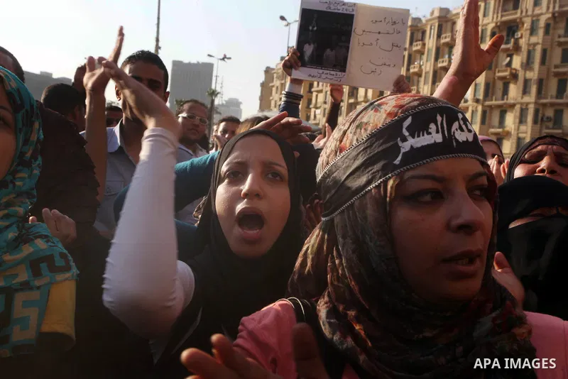 Egyptian protesters shout slogans against former President Hosni Mubarak and his aides during the third day of protests after the announcement of the verdict in their trial, in Tahrir square, Cairo, Egypt, 04 June 2012....
