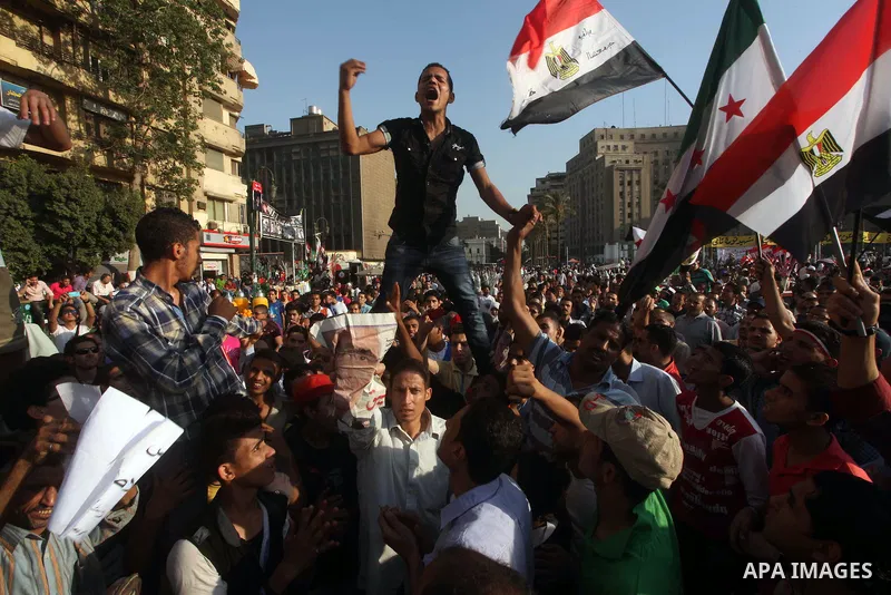 Egyptian protesters shout slogans against former President Hosni Mubarak and his aides during the third day of protests after the announcement of the verdict in their trial, in Tahrir square, Cairo, Egypt, 04 June 2012....