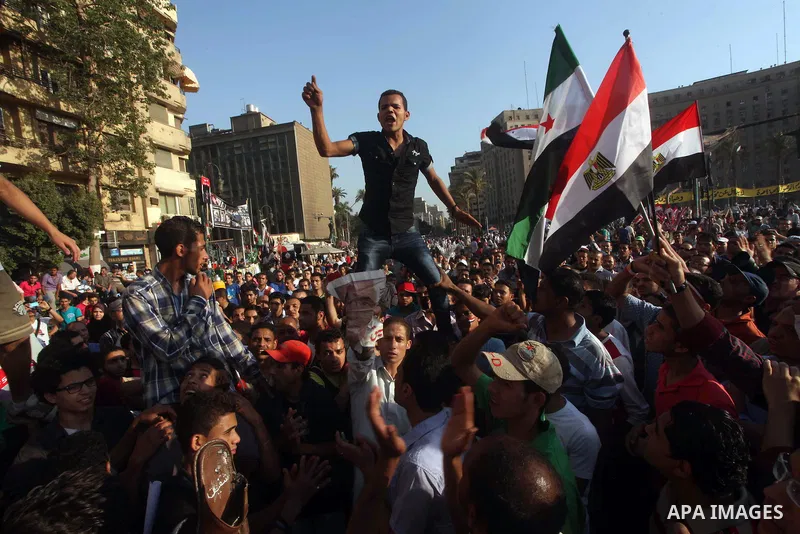 Egyptian protesters shout slogans against former President Hosni Mubarak and his aides during the third day of protests after the announcement of the verdict in their trial, in Tahrir square, Cairo, Egypt, 04 June 2012....