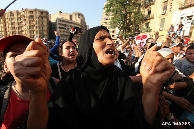 Egyptian protesters shout slogans against former President Hosni Mubarak and his aides during the third day of protests after the announcement of the verdict in their trial, in Tahrir square, Cairo, Egypt, 04 June 2012....