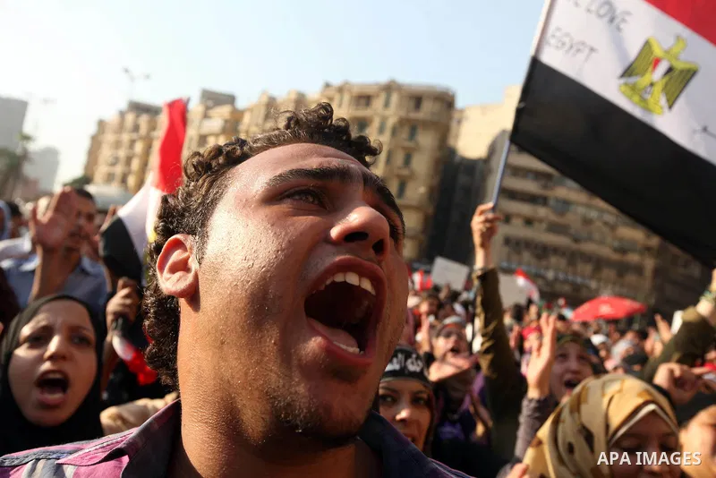 Egyptian protesters shout slogans against former President Hosni Mubarak and his aides during the third day of protests after the announcement of the verdict in their trial, in Tahrir square, Cairo, Egypt, 04 June 2012....
