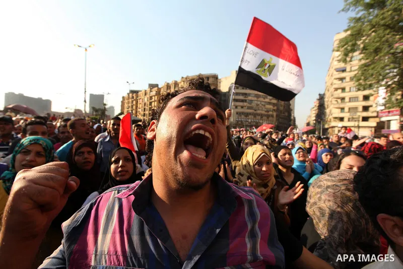 Egyptian protesters shout slogans against former President Hosni Mubarak and his aides during the third day of protests after the announcement of the verdict in their trial, in Tahrir square, Cairo, Egypt, 04 June 2012....