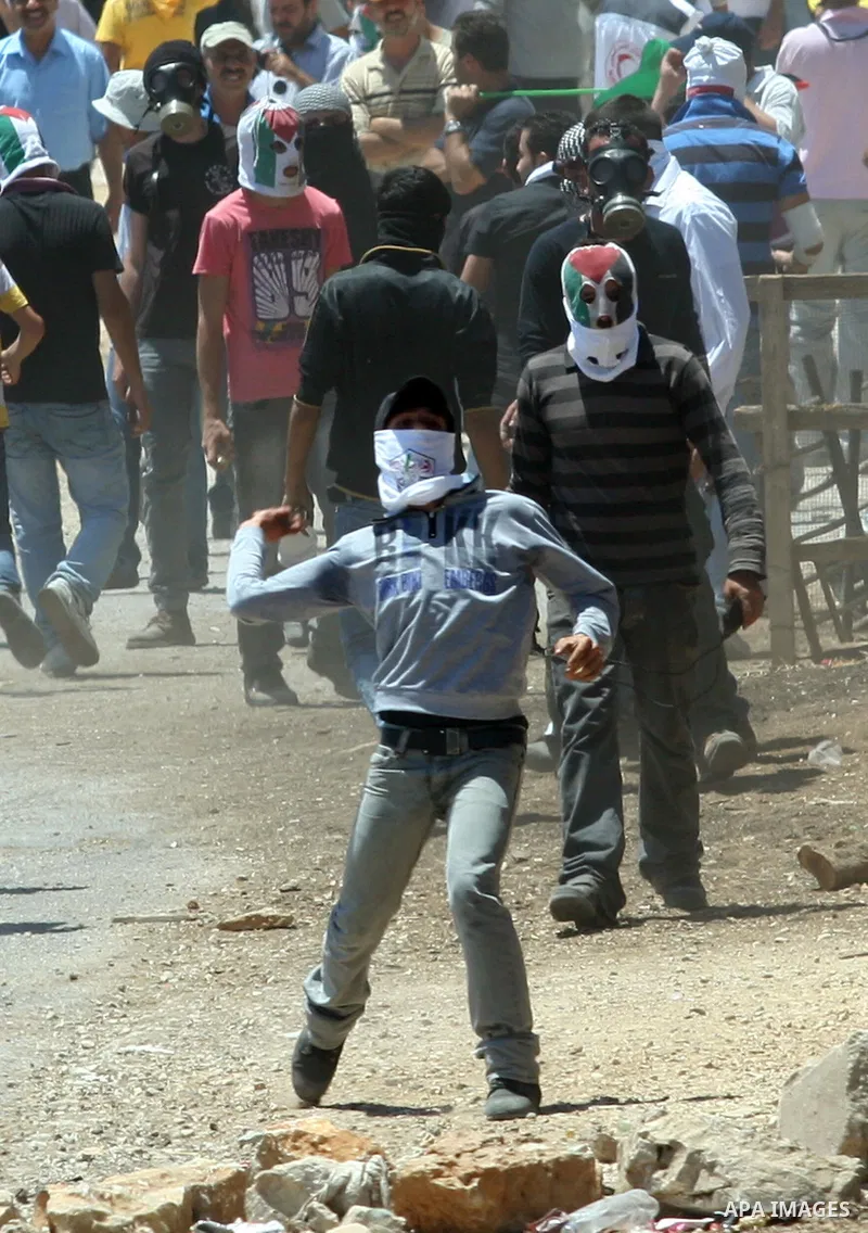 Palestinian protesters throw stones toward Israeli border police during clashes after a demonstration against the nearby Jewish settlement of Kdumim, in the West Bank village of Kfar Kadum, near Nablus June 8, 2012. Phot...