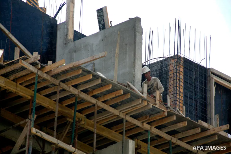 Workers continue the construction at the site of Jewish settlement Harmoun Hanatseve Next to the Arab neighborhood Ras Al Amoud, in the south of Jerusalem, On 10 June 2012. Photo by Mahfouz Abu Turk