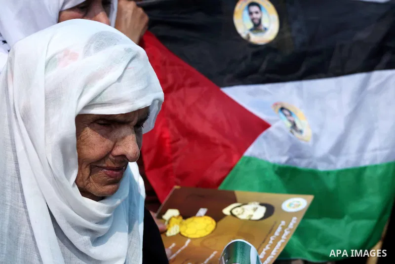 Palestinians gather during a protest at the Red Cross' offices in Gaza City to call for the release of Palestinian prisoners held in Israeli jails, on June 11, 2012. Al-Sarsak and al-Rekhawi are on hunger strike to prote...