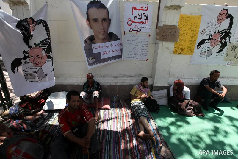 Protesters sit on the floor during a hunger strike in front of Egypt's cabinet office in Cairo on June 12, 2012. Around 60 activists are on the sixth day of a hunger strike demanding that former military man Ahmed Shafik...