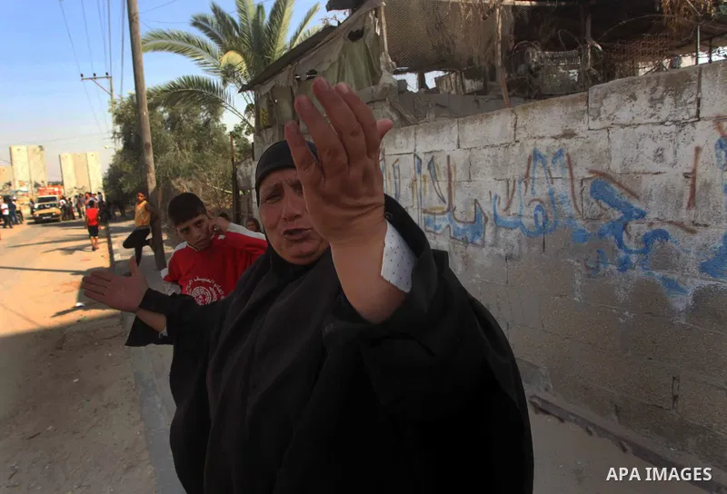 A Palestinian woman screams during raids of Israeli helicopters and tanks on Khuza'a town , in the east of Khan Younis city in the south of gaza strip, on 14 June 2012. Palestinian medical sources confirmed the presence...