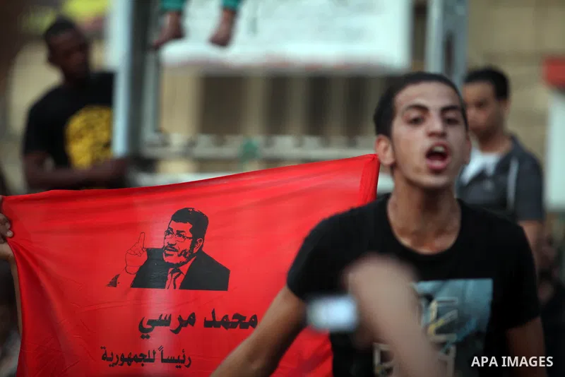 Egyptian protesters take part in a demonstration at Tahrir square in Cairo June 14, 2012. Egypt's supreme court ruled on Thursday to dissolve the Islamist-led parliament, plunging a troubled transition to democracy into...