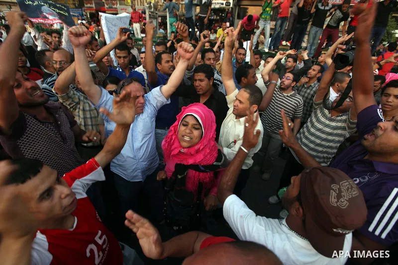 Egyptian protesters take part in a demonstration at Tahrir square in Cairo June 14, 2012. Egypt's supreme court ruled on Thursday to dissolve the Islamist-led parliament, plunging a troubled transition to democracy into...