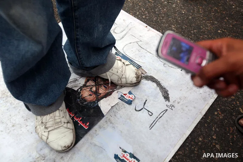 Egyptian protesters take part in a demonstration at Tahrir square in Cairo June 14, 2012. Egypt's supreme court ruled on Thursday to dissolve the Islamist-led parliament, plunging a troubled transition to democracy into...