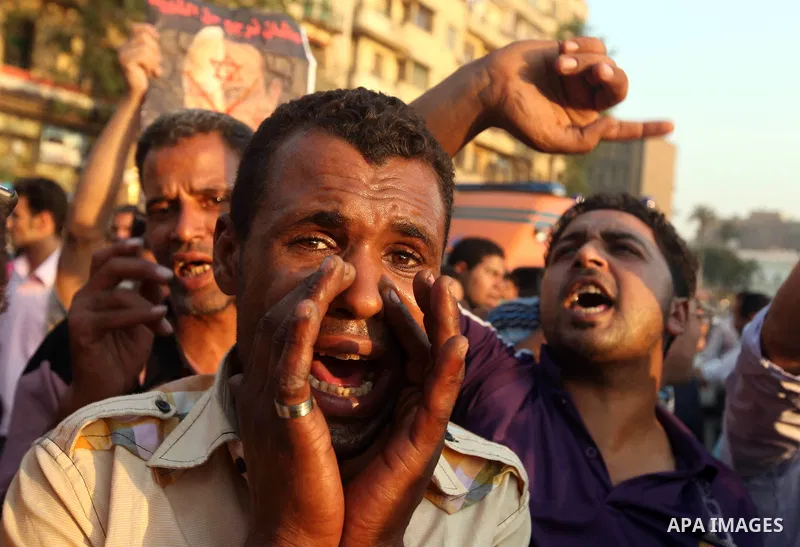 Egyptian protesters take part in a demonstration at Tahrir square in Cairo June 14, 2012. Egypt's supreme court ruled on Thursday to dissolve the Islamist-led parliament, plunging a troubled transition to democracy into...