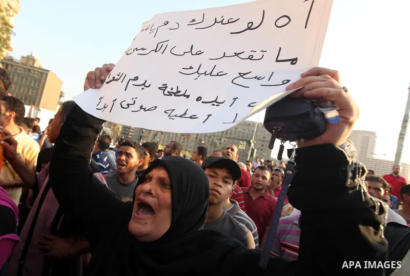 Egyptian protesters take part in a demonstration at Tahrir square in Cairo June 14, 2012. Egypt's supreme court ruled on Thursday to dissolve the Islamist-led parliament, plunging a troubled transition to democracy into...