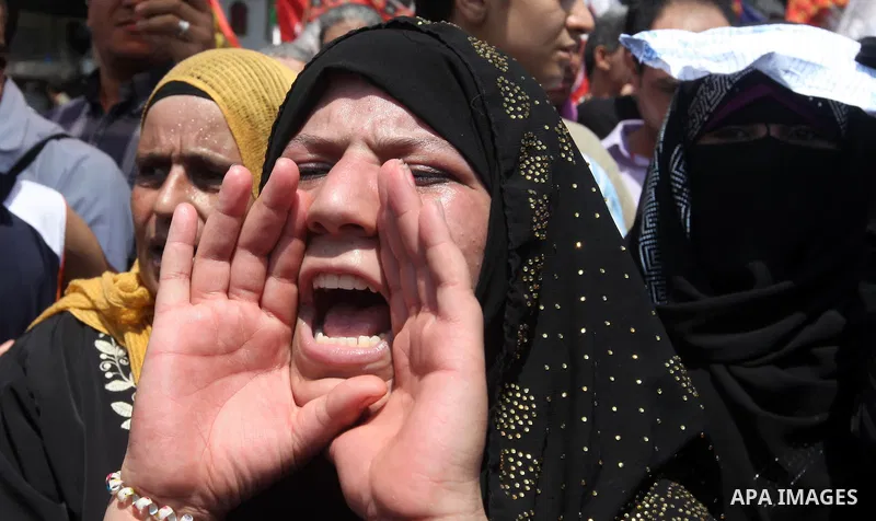 Egyptian protesters take part in a demonstration at Tahrir square in Cairo June 15, 2012. Egypt's supreme court ruled on Thursday to dissolve the Islamist-led parliament, plunging a troubled transition to democracy into...