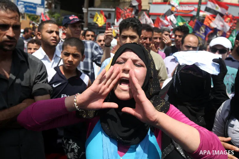 Egyptian protesters take part in a demonstration at Tahrir square in Cairo June 15, 2012. Egypt's supreme court ruled on Thursday to dissolve the Islamist-led parliament, plunging a troubled transition to democracy into...