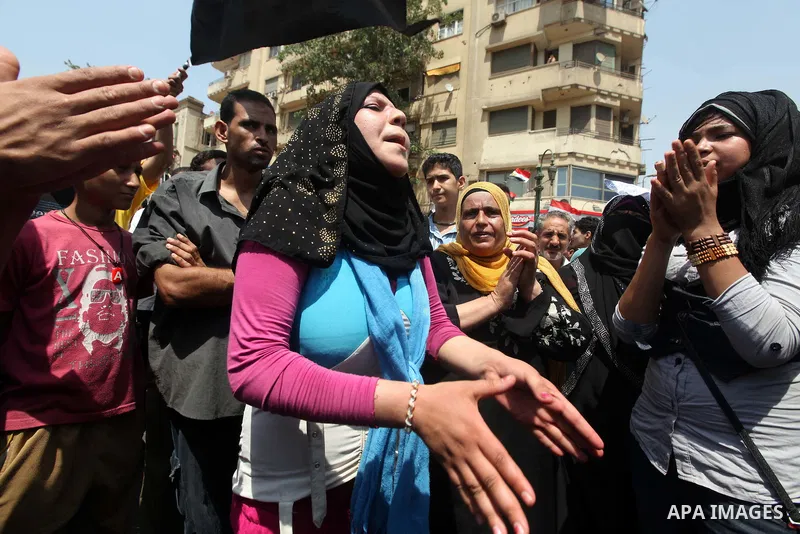 Egyptian protesters take part in a demonstration at Tahrir square in Cairo June 15, 2012. Egypt's supreme court ruled on Thursday to dissolve the Islamist-led parliament, plunging a troubled transition to democracy into...