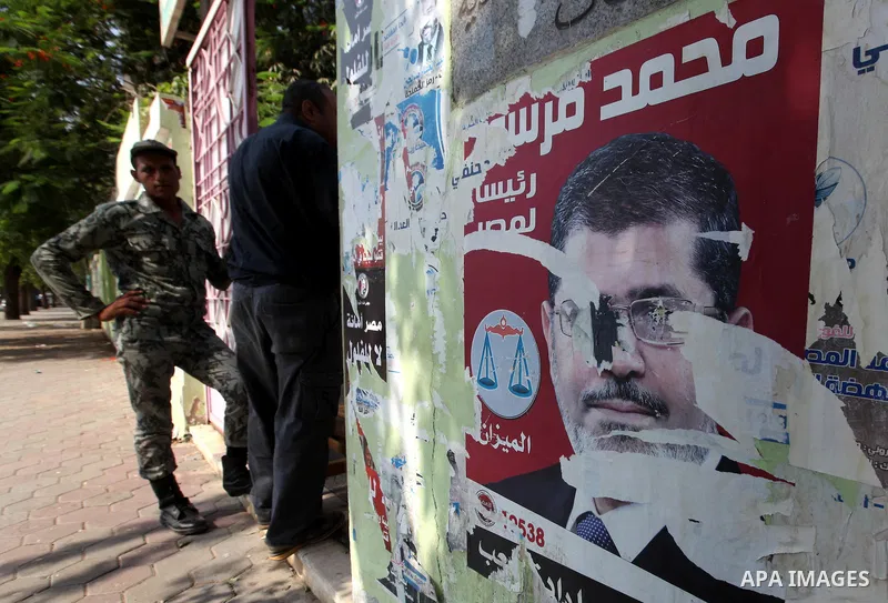 An Egyptian soldier stands in front of a polling station on June 15, 2012 on the eve of Egypt's second round of presidential runoff elections. Egypt's transition to democracy was thrown into further disarray after its to...